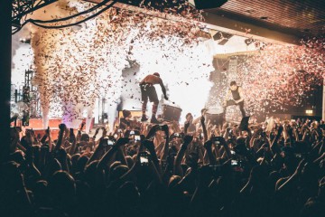 TWENTY ONE PILOTS zocken Mario Kart beim Konzert