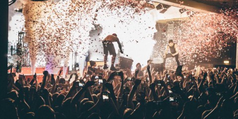 TWENTY ONE PILOTS zocken Mario Kart beim Konzert